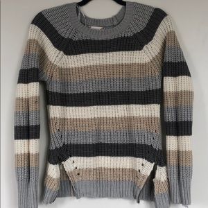 Neutral stripped yarn sweater